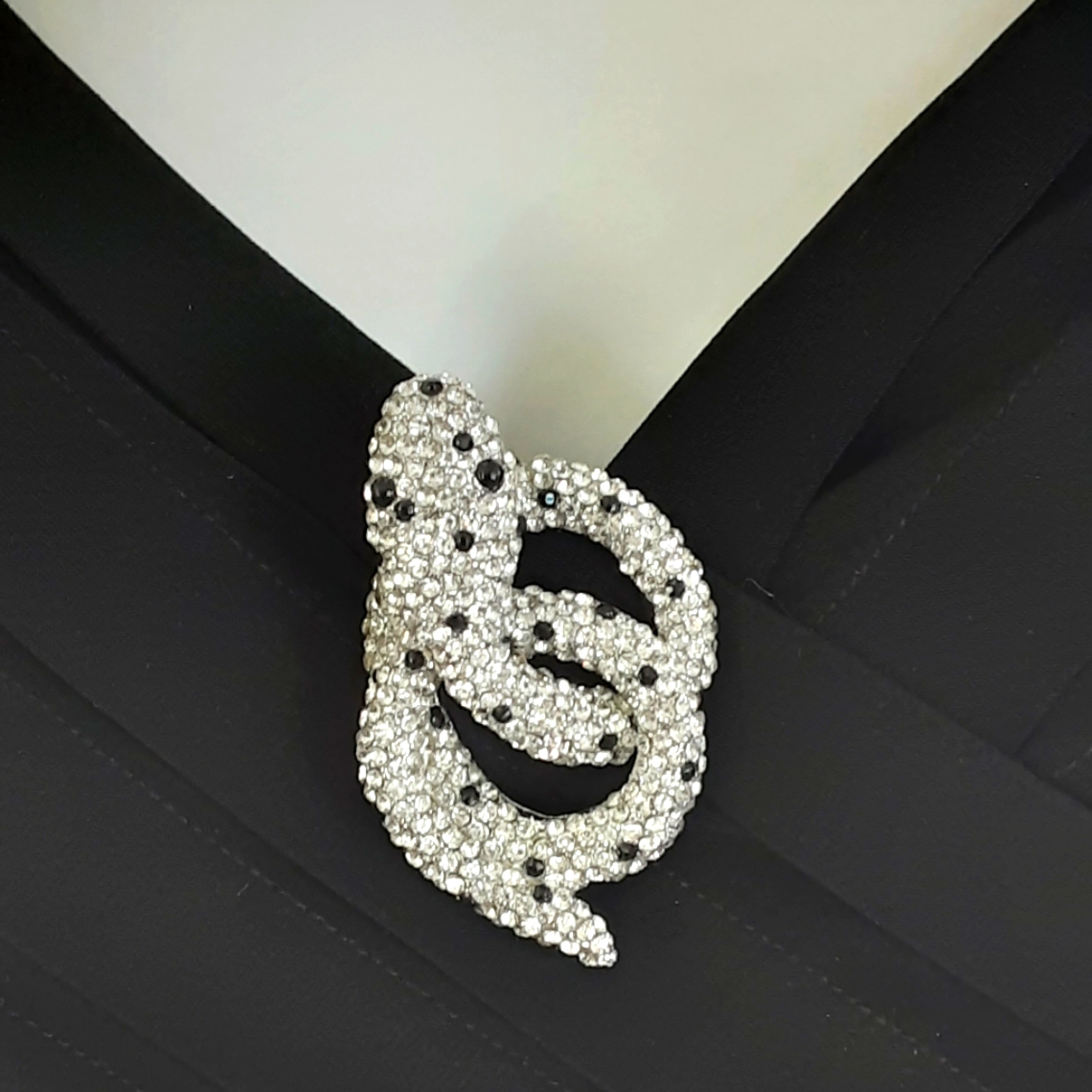Ciner Signed Sparkling Crystal Dimensional Coiled Silver Plate Snake Brooch-Vtg 119$
